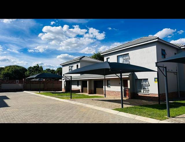 3 BEDROOM TOWNHOUSE FOR SALE IN WATERVAL EAST